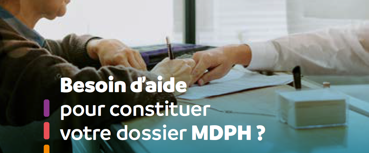Photo d'une personne aidée pour remplir un document par une autre personne.
